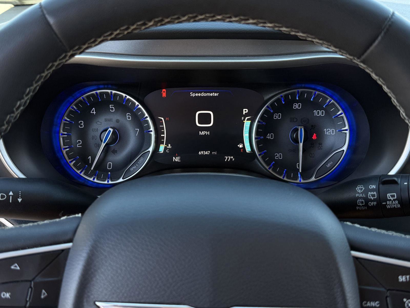 Used 2023 Chrysler Pacifica Touring-L image 9