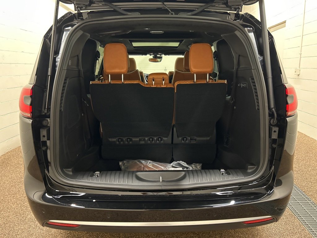 New 2026 Chrysler Pacifica Pinnacle image 15
