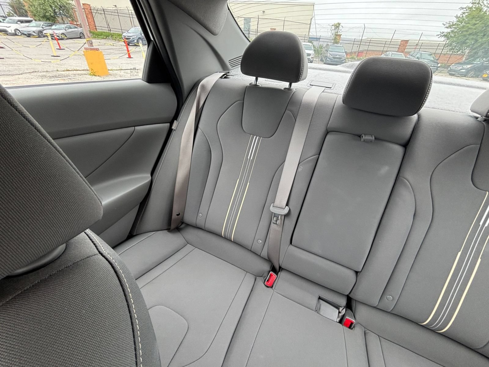 Used 2025 Hyundai Elantra SEL FWD image 35