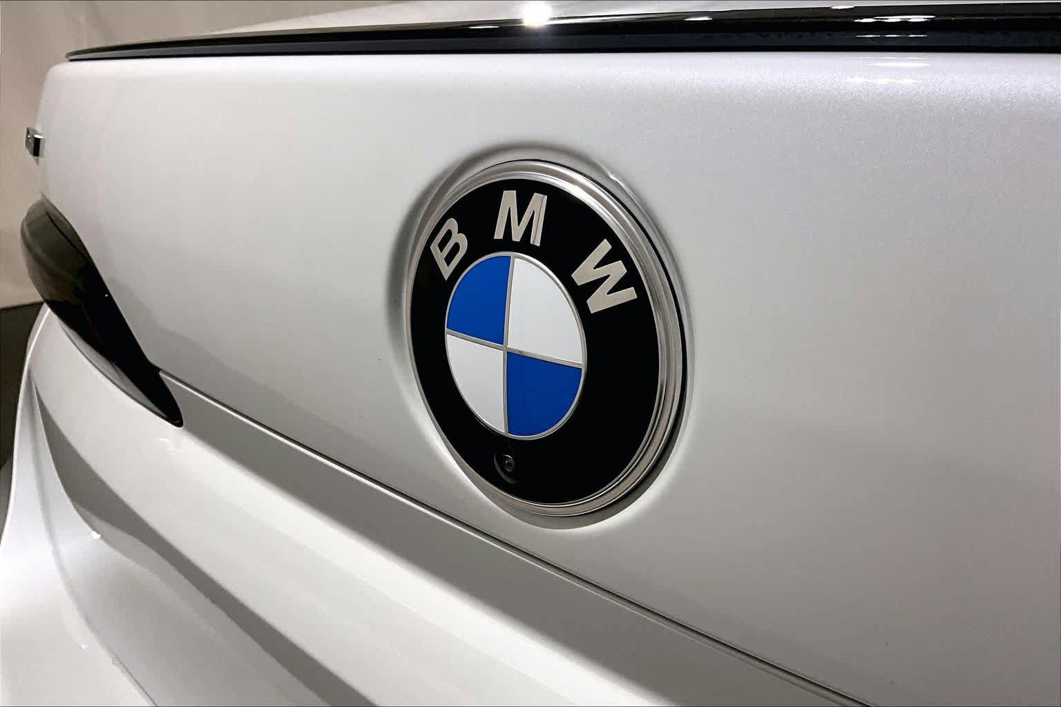 Used 2026 BMW 740i xDrive AWD/4WD image 32