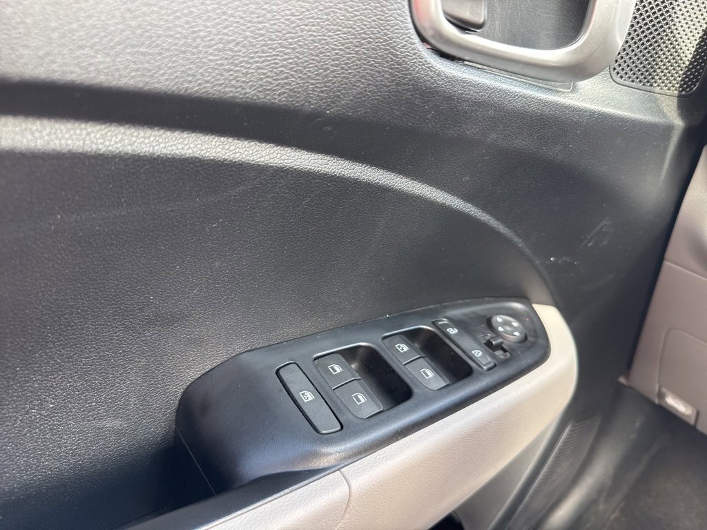 Used 2023 Hyundai Venue SEL image 25