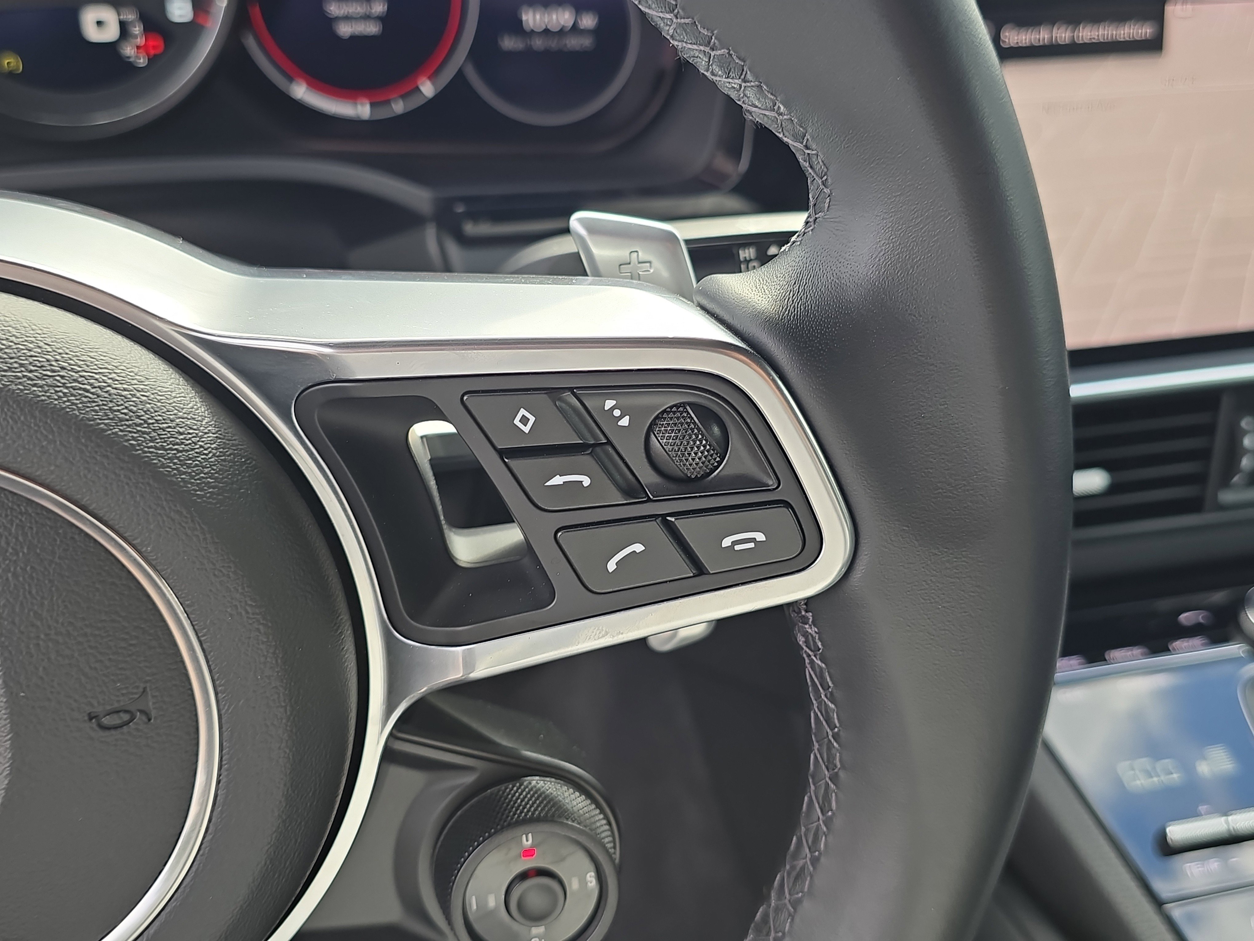 Used 2023 Porsche Cayenne S Platinum image 31