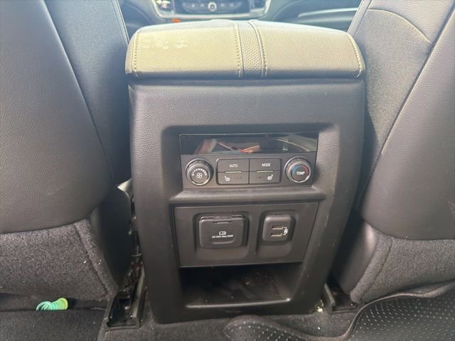 Used 2023 Chevrolet Traverse Premier w/ Redline Edition FWD image 18