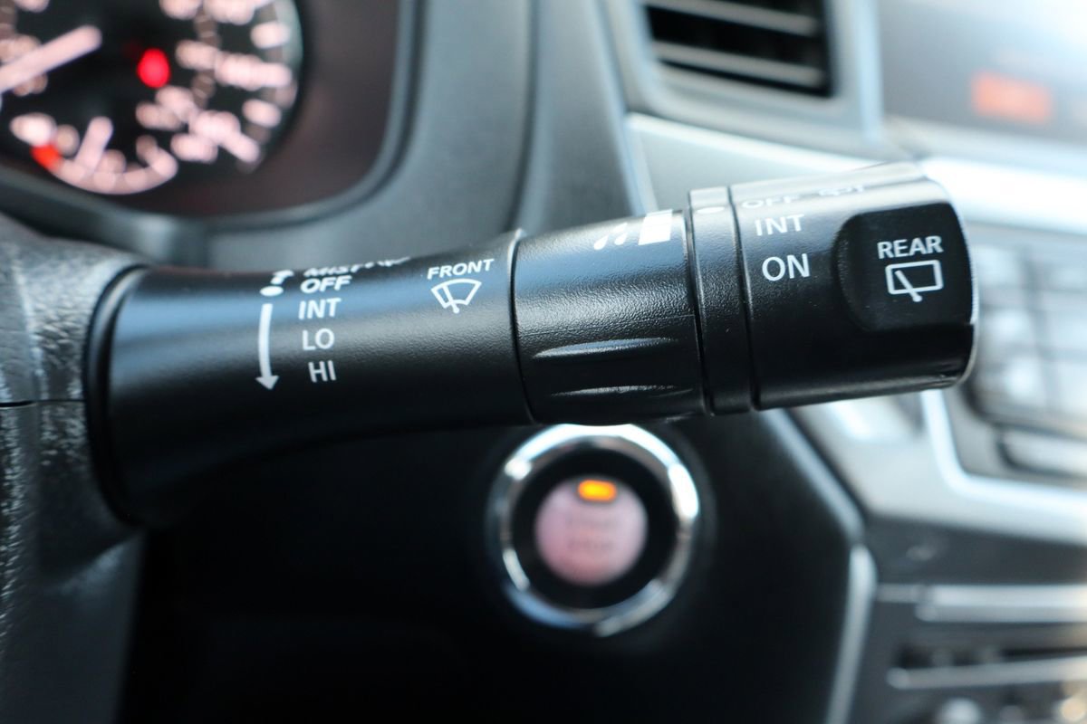 Used 2019 Nissan Pathfinder SL AWD/4WD image 34
