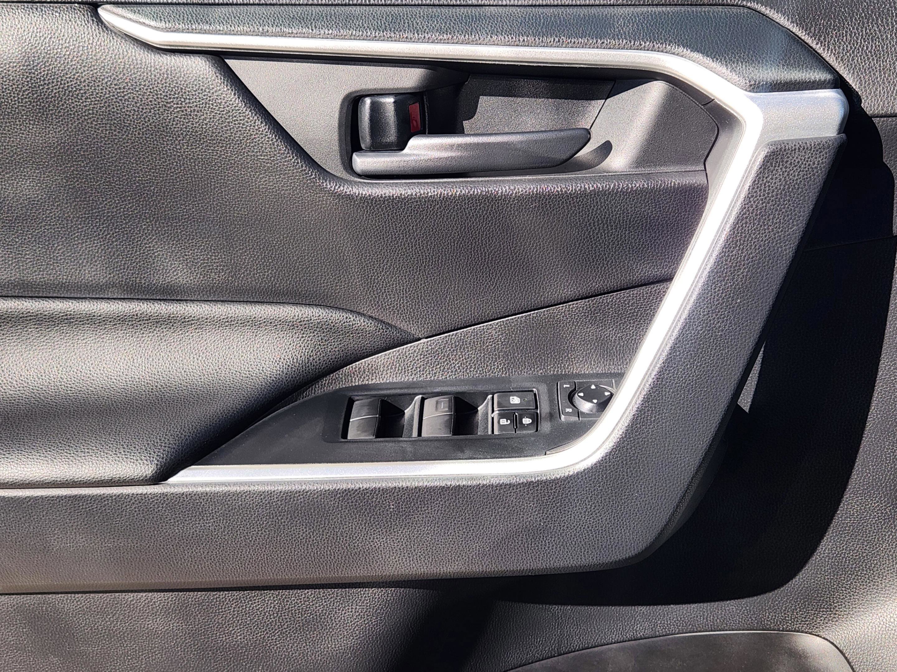 Used 2021 Toyota RAV4 LE w/ Carpet Mat Package (TMS) image 24