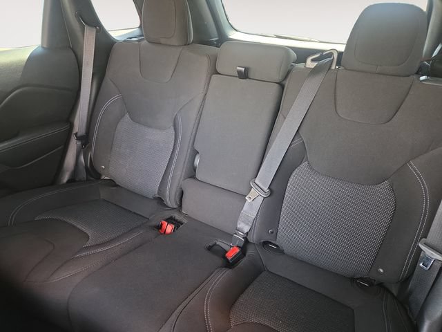 Used 2019 Jeep Cherokee Latitude w/ Cold Weather Group AWD/4WD image 13