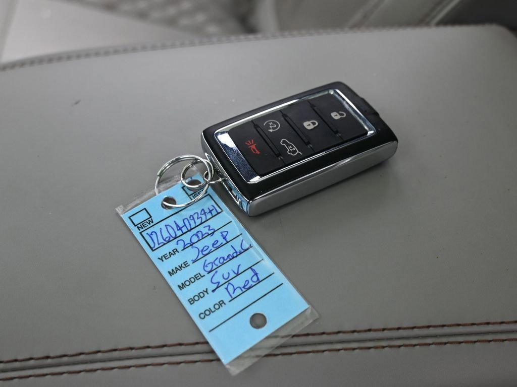 Used 2023 Jeep Grand Cherokee L Summit w/ Luxury Tech Group V image 30