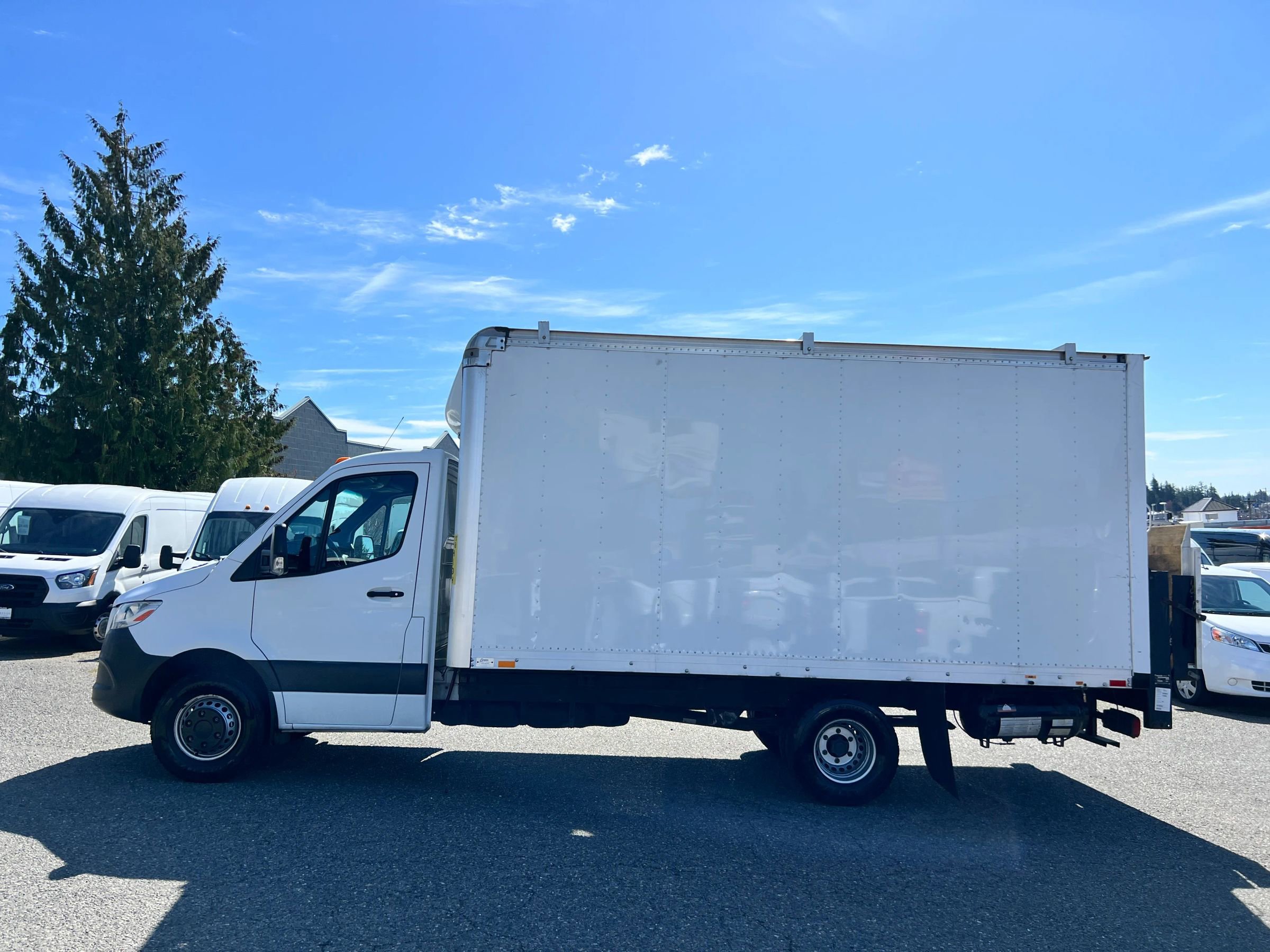 Used 2019 Freightliner Sprinter 3500 w/ Premium Package image 4