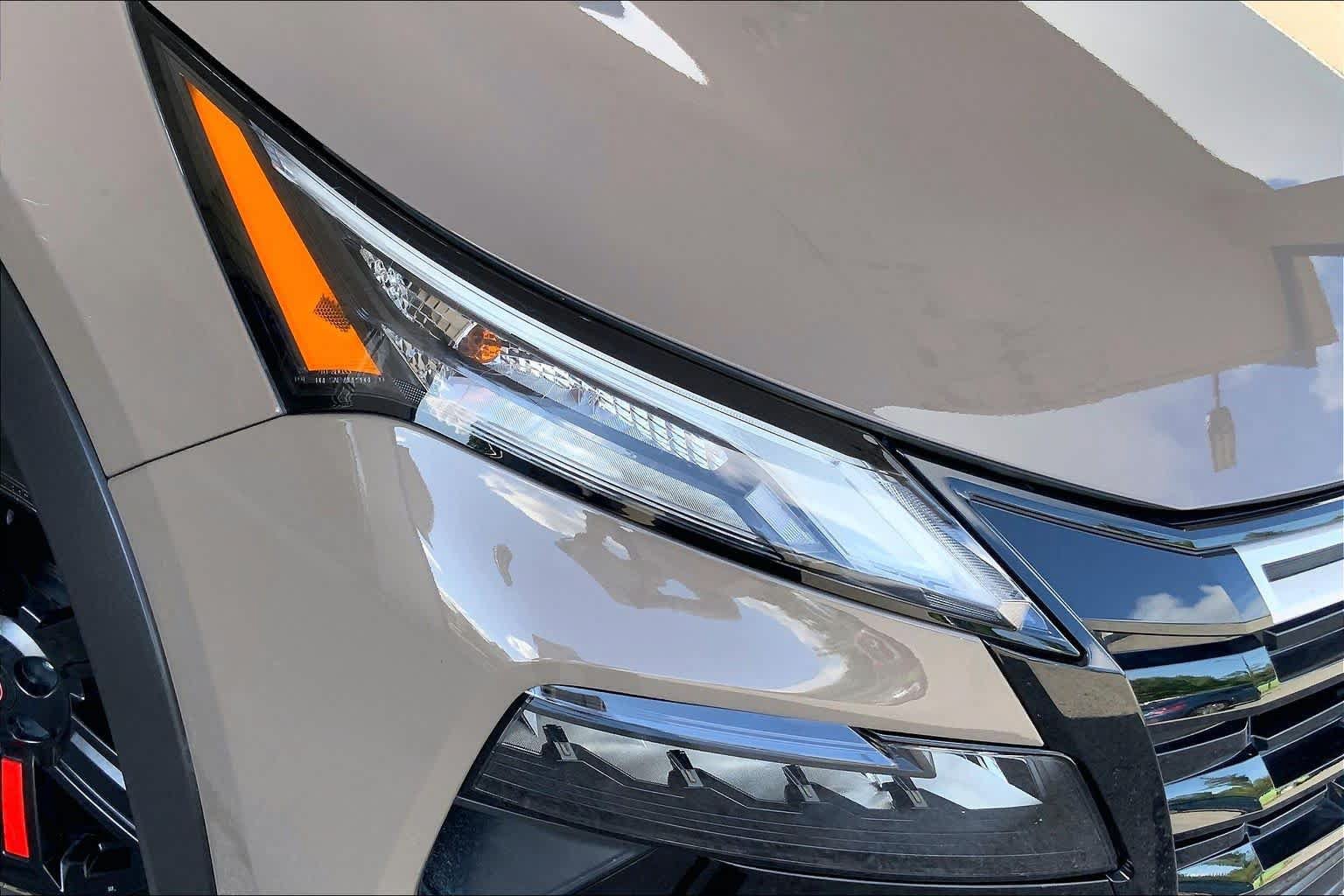 Used 2025 Nissan Rogue SV AWD/4WD image 27