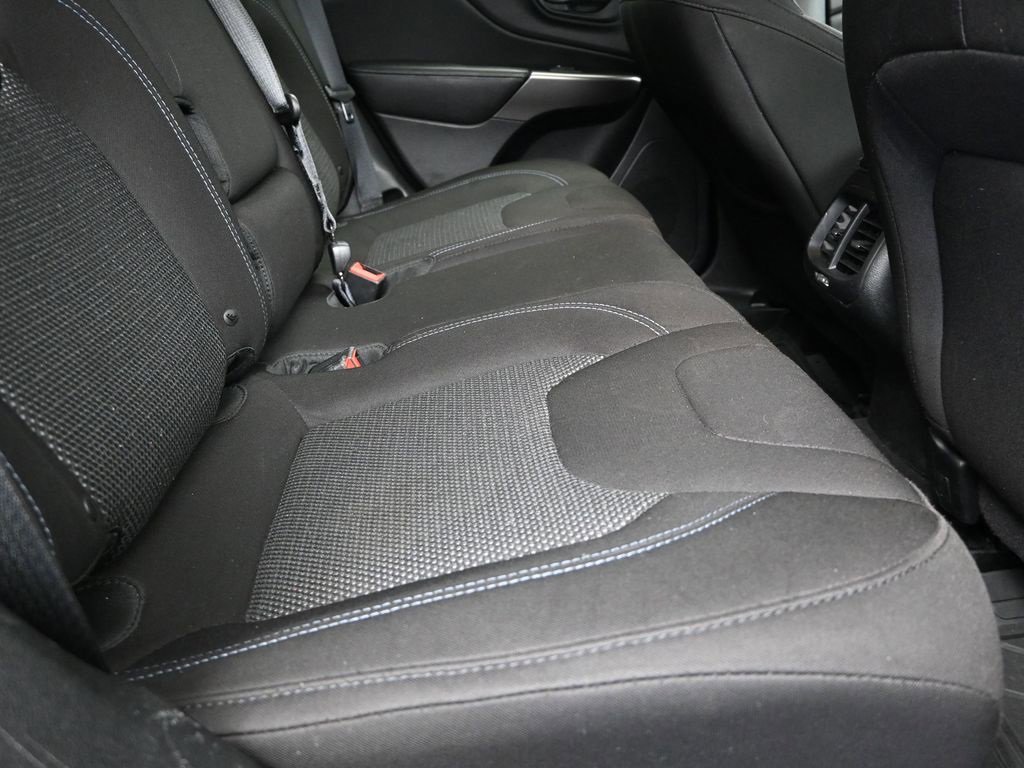 Used 2019 Jeep Cherokee Latitude w/ Popular Appearance Group image 22