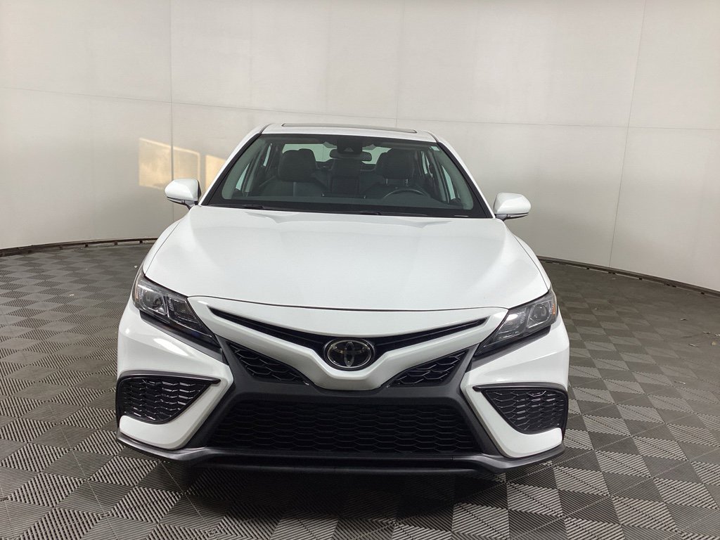 Used 2021 Toyota Camry SE w/ Cold Weather Package image 6