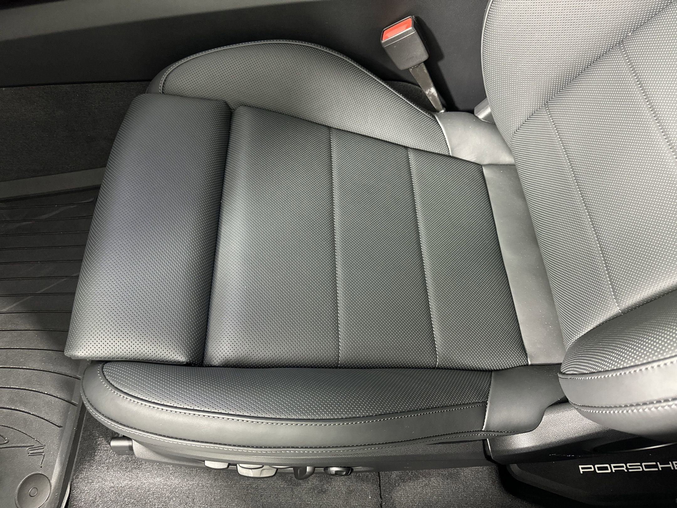 Used 2025 Porsche Macan 4S Electric image 14