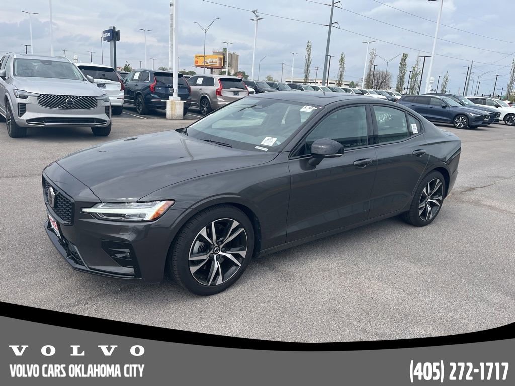 Used 2025 Volvo S60 B5 Core image 1