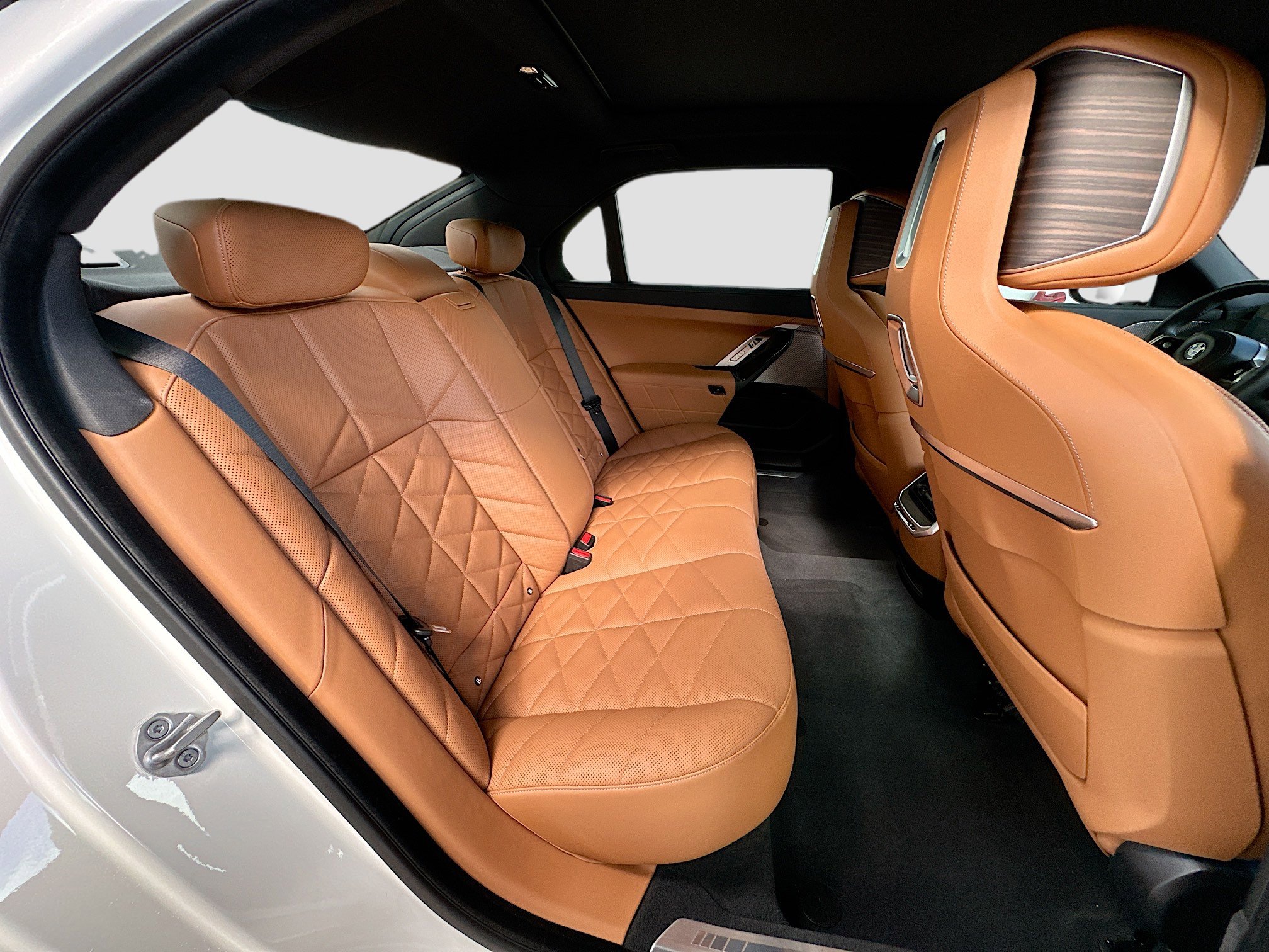 Certified 2023 BMW 740i w/ Parking Assistance Package image 29