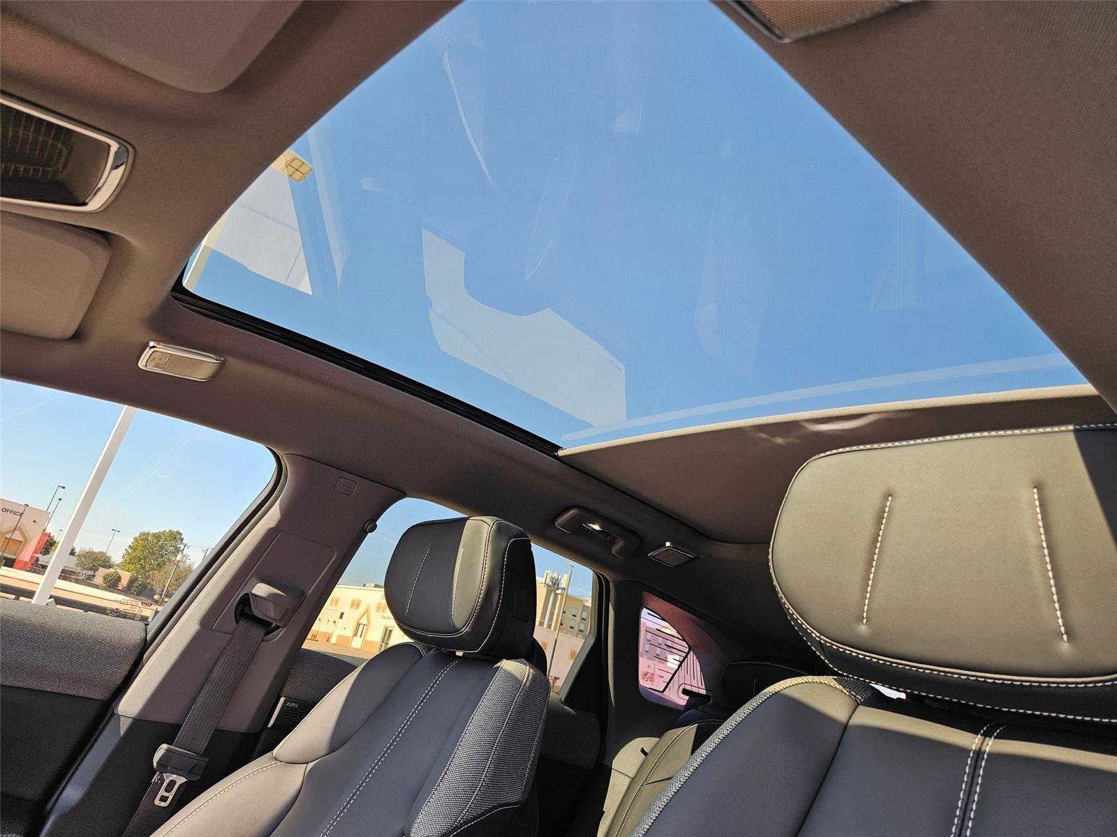 New 2026 Cadillac Optiq Sport 1 w/ LPO, Floor Liner Package AWD/4WD image 9