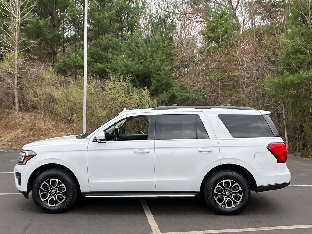 Used 2022 Ford Expedition XLT AWD/4WD image 2