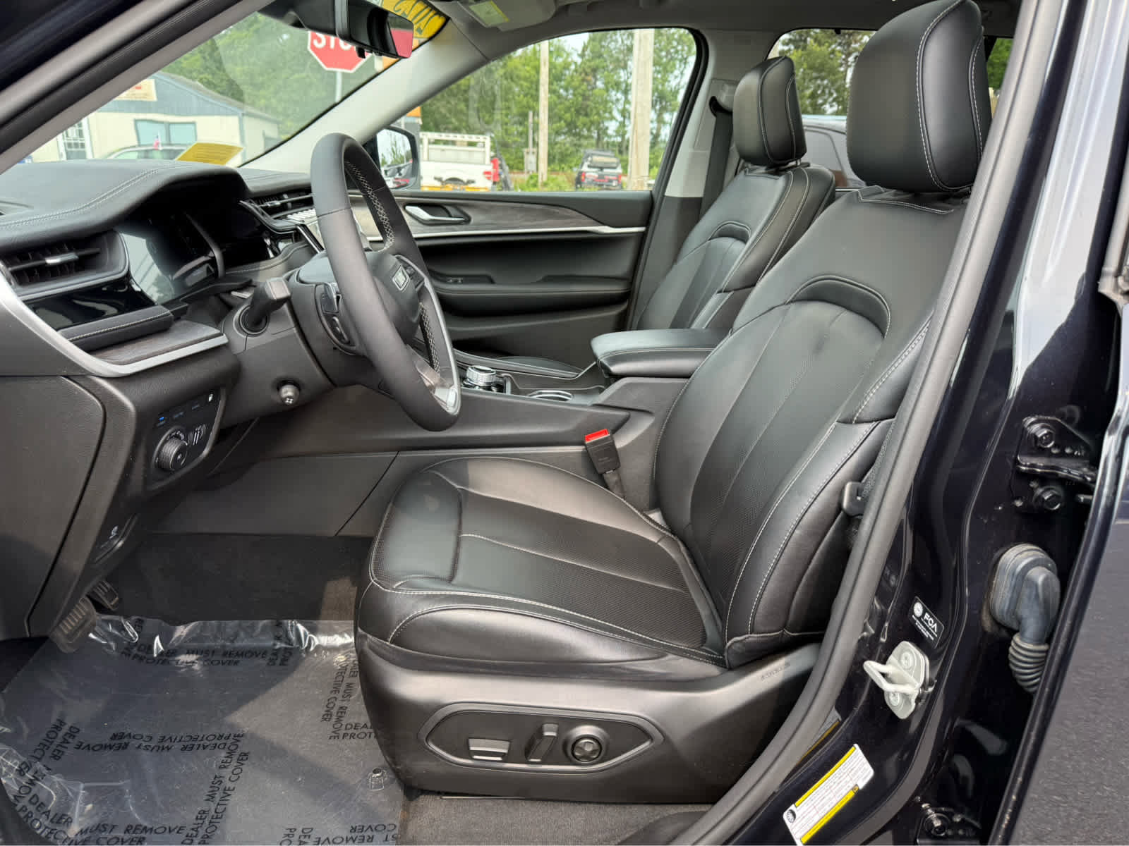 Used 2023 Jeep Grand Cherokee 4WD 4xe w/ Luxury Tech Group II image 22