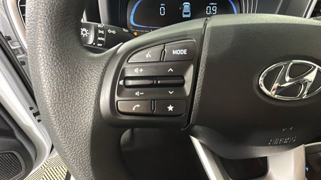 Used 2024 Hyundai Venue SE FWD image 16