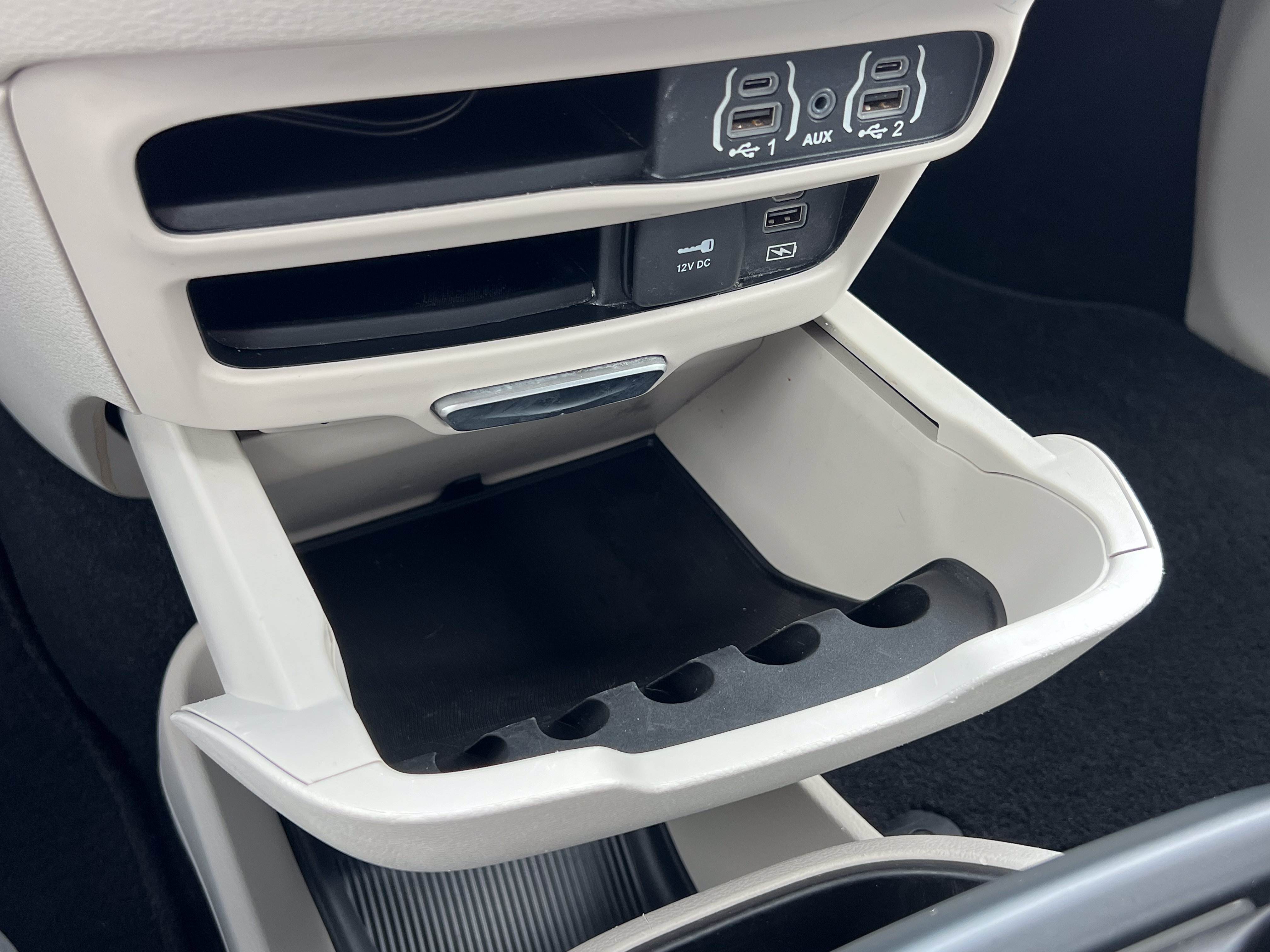 Used 2022 Chrysler Pacifica Touring-L FWD image 26