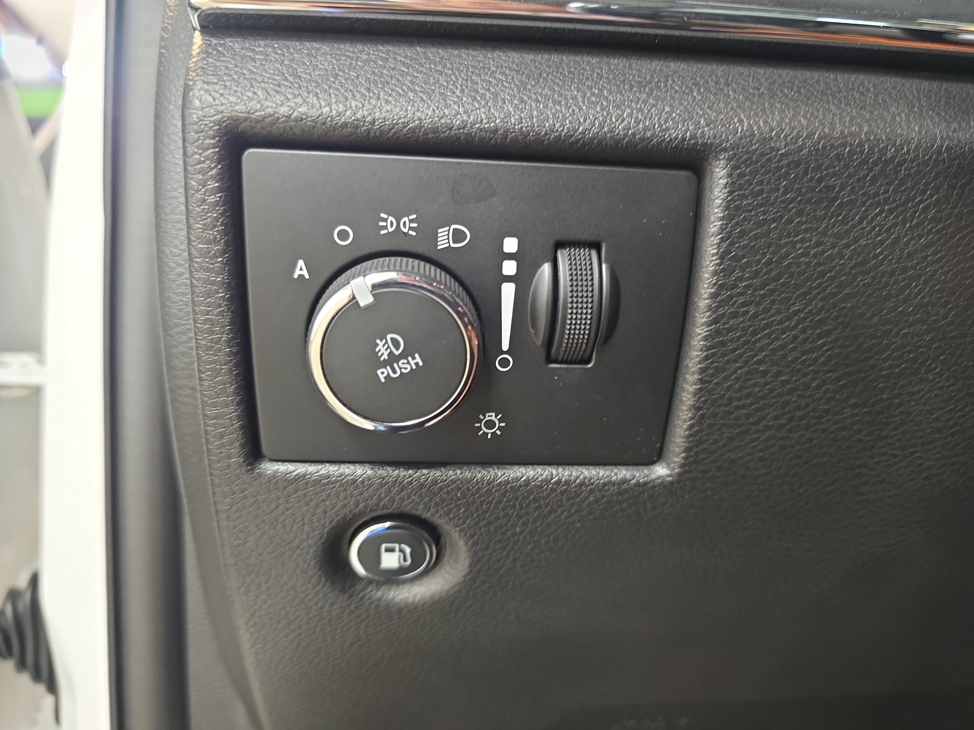 Used 2021 Jeep Grand Cherokee Summit AWD/4WD image 23