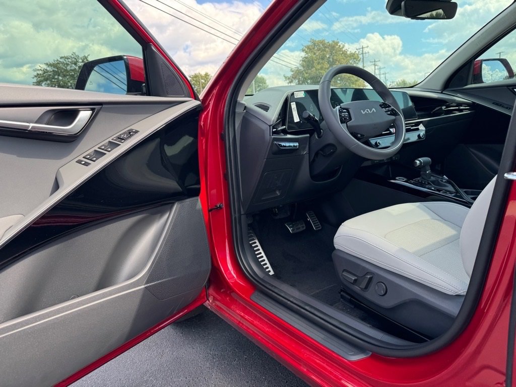 New 2025 Kia Niro EX Touring image 10