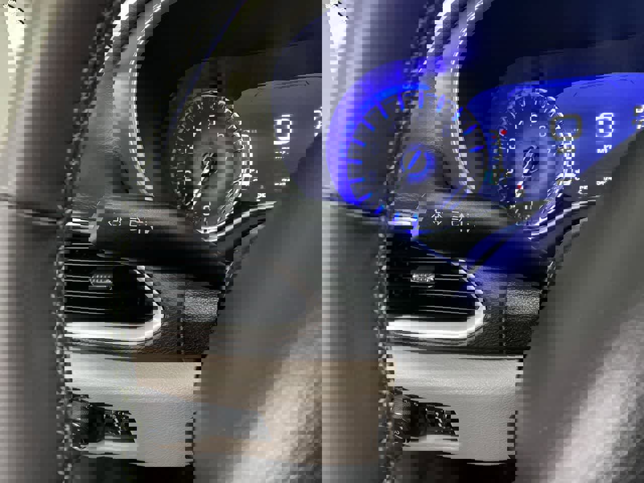 Used 2024 Chrysler Pacifica Touring-L image 24