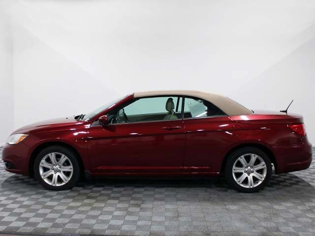 Used 2013 Chrysler 200 Touring FWD image 3