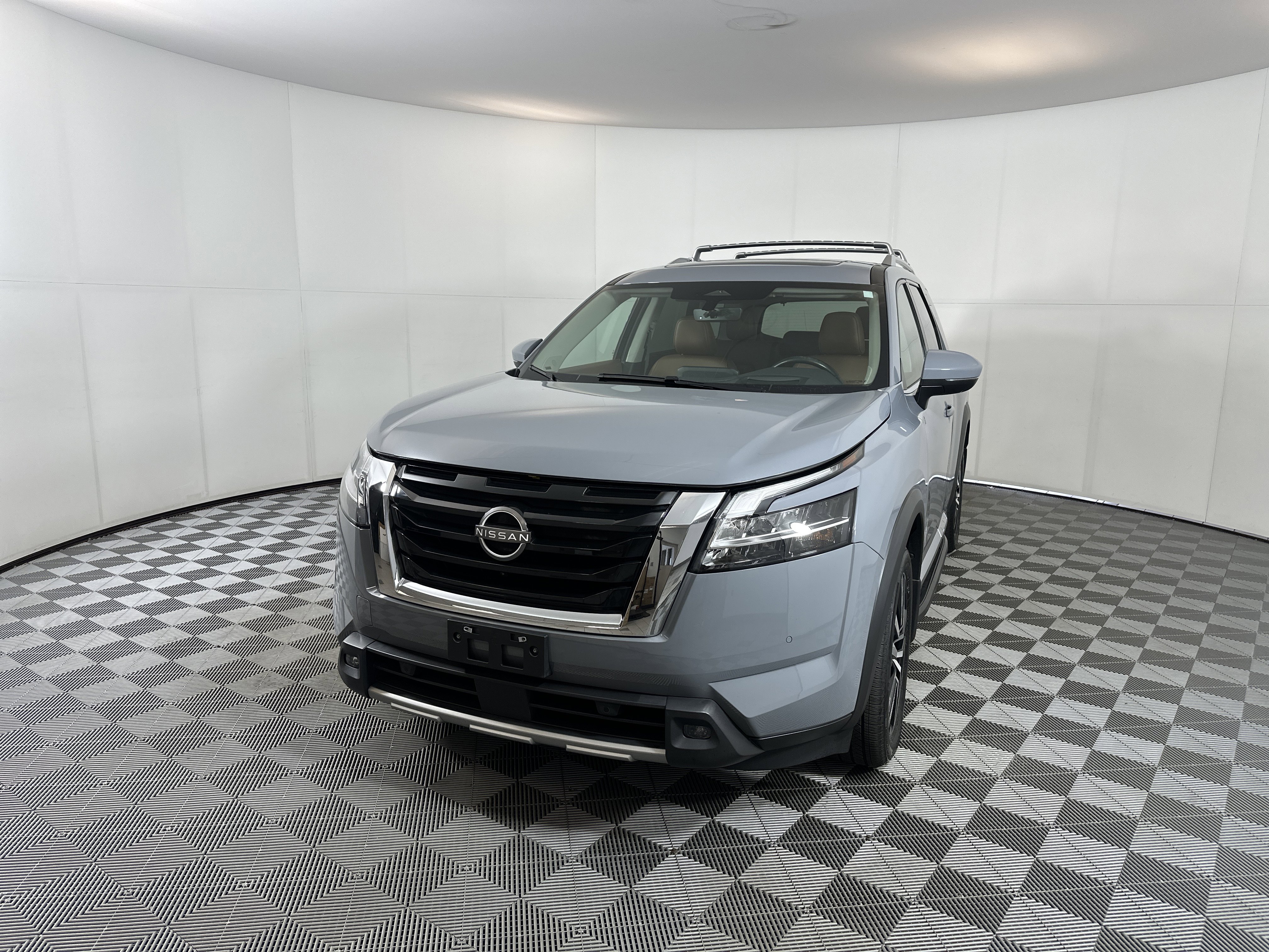 Used 2023 Nissan Pathfinder Platinum w/ Lighting Package (N93) image 2