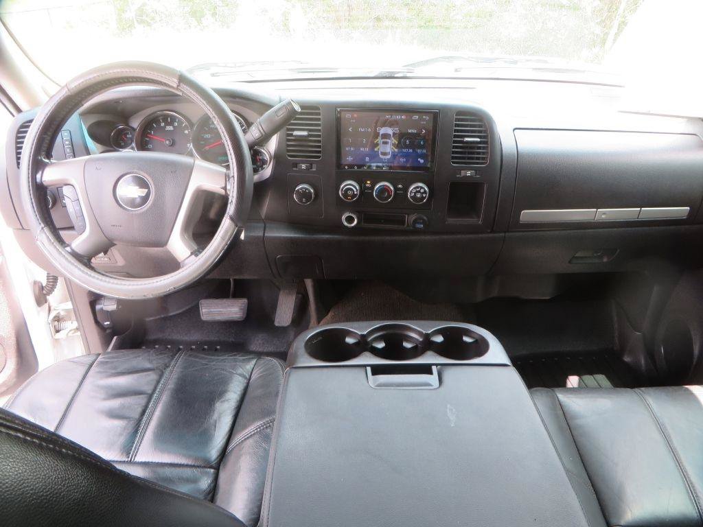 Used 2008 Chevrolet Silverado 2500 LT w/ Suspension Package, Off-Road AWD/4WD image 15
