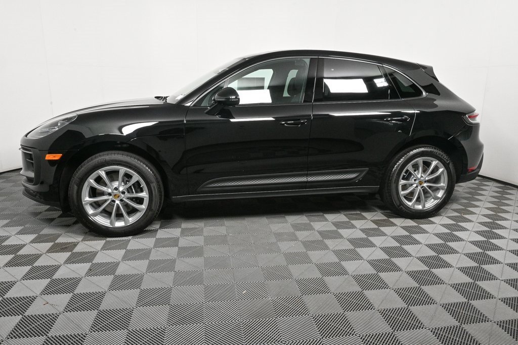Certified 2025 Porsche Macan image 2