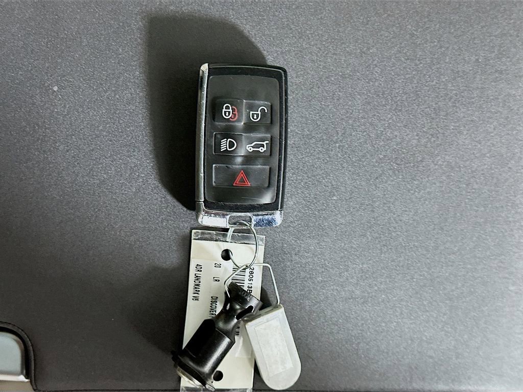 Used 2020 Land Rover Discovery Landmark image 35