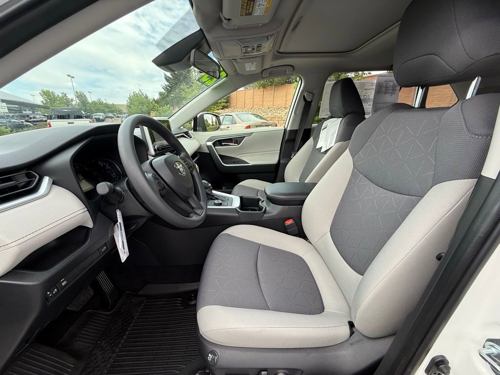 Used 2025 Toyota RAV4 XLE image 15