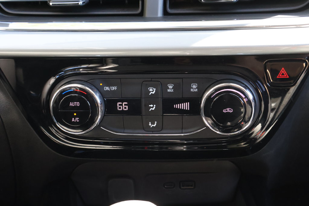Used 2025 Chevrolet Trax LT FWD image 17