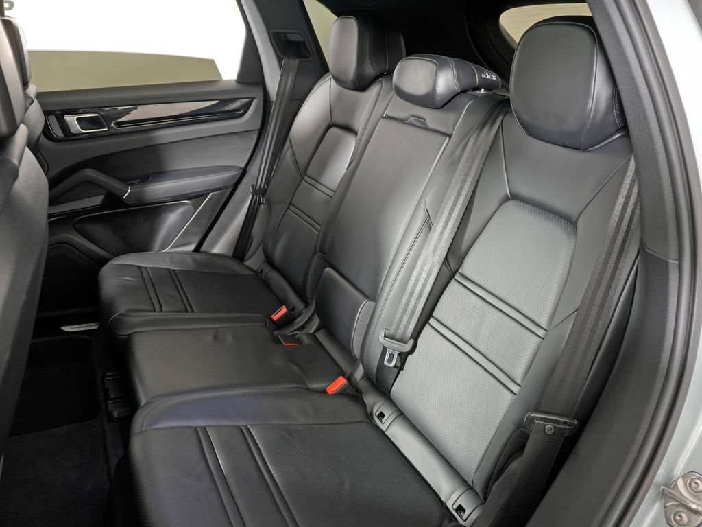 Certified 2023 Porsche Cayenne AWD/4WD image 36