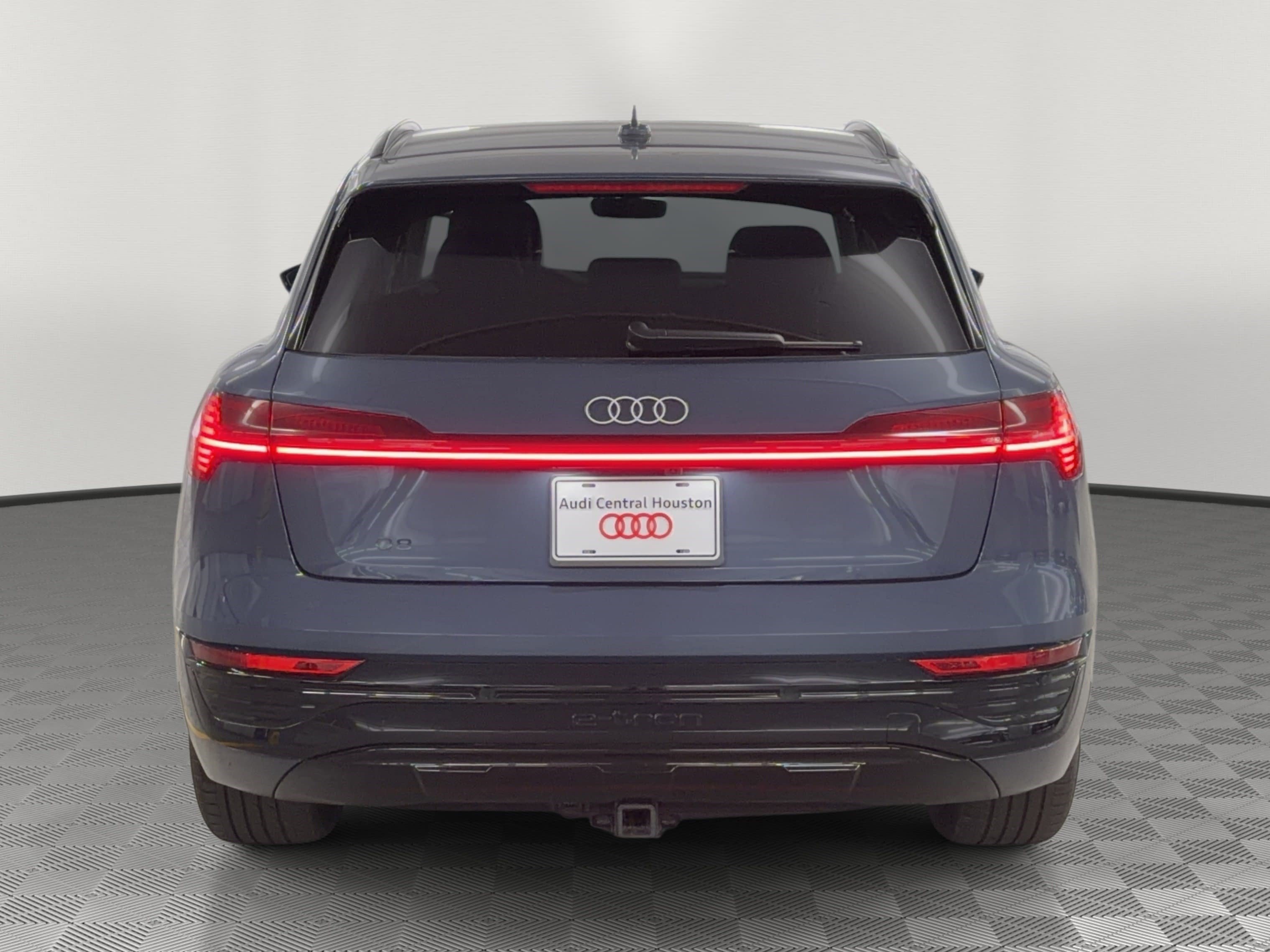 Used 2024 Audi Q8 e-tron Premium AWD/4WD image 10