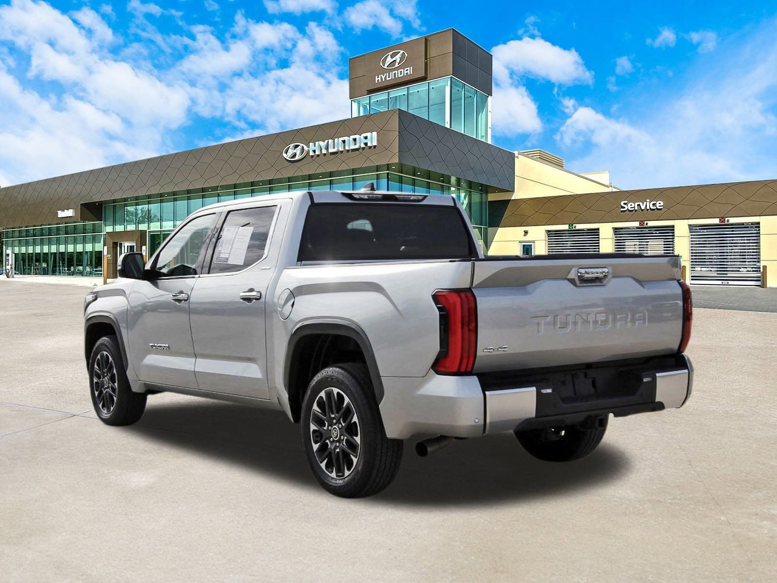 Used 2022 Toyota Tundra Limited w/ Power Package image 8