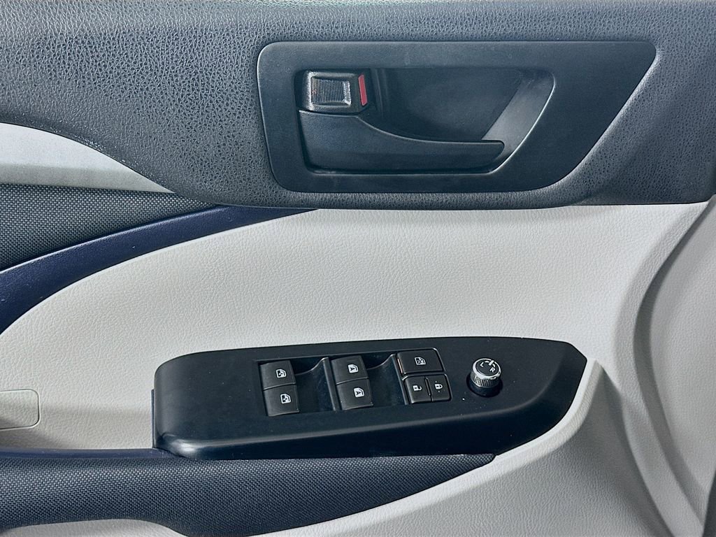 Used 2019 Toyota Highlander LE image 17