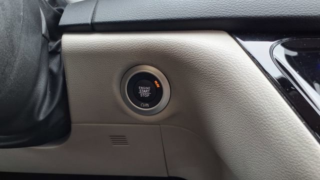 Used 2022 Chrysler Pacifica Touring-L image 30