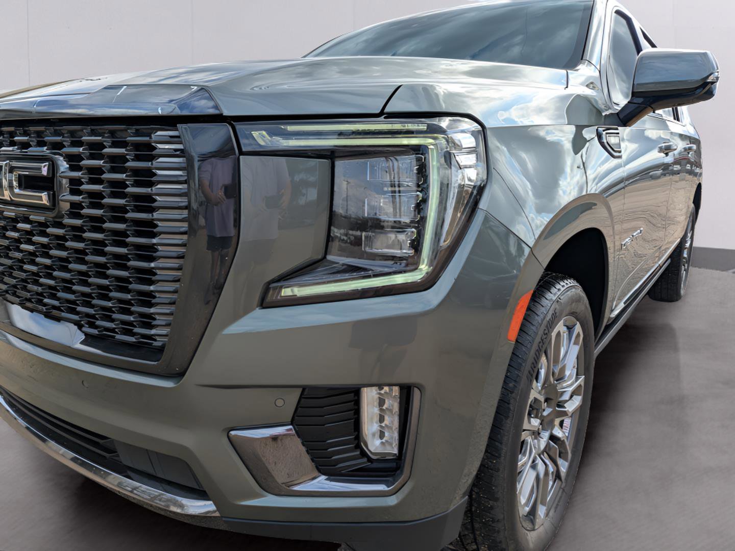 Used 2023 GMC Yukon XL Denali Ultimate w/ LPO, Floor Liner Package image 9