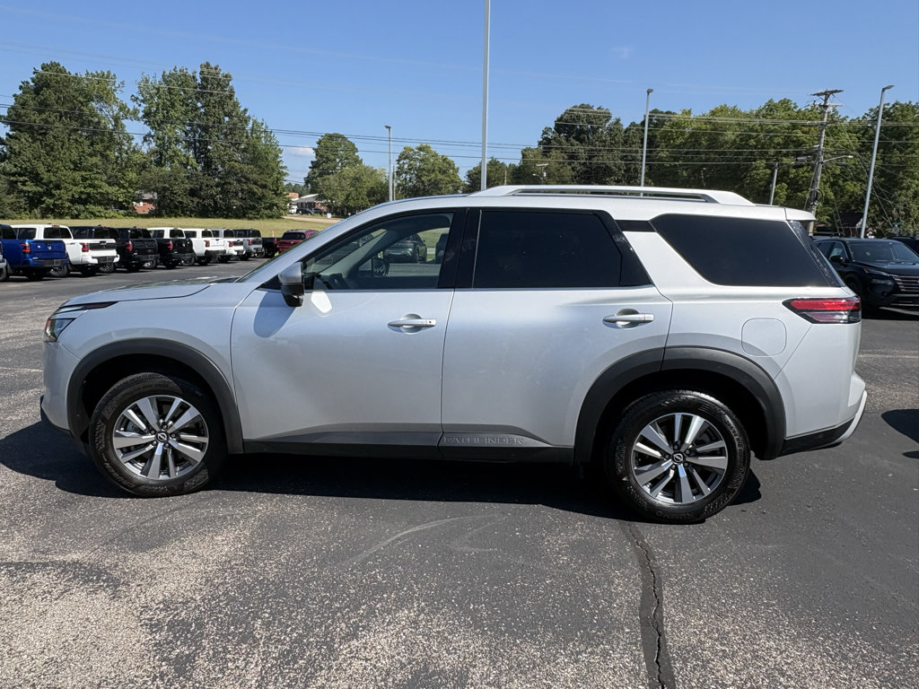 Used 2025 Nissan Pathfinder SL FWD image 10