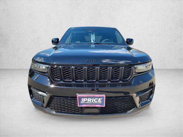 Used 2025 Jeep Grand Cherokee Altitude image 2