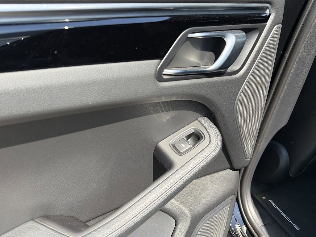 Used 2023 Porsche Macan image 17