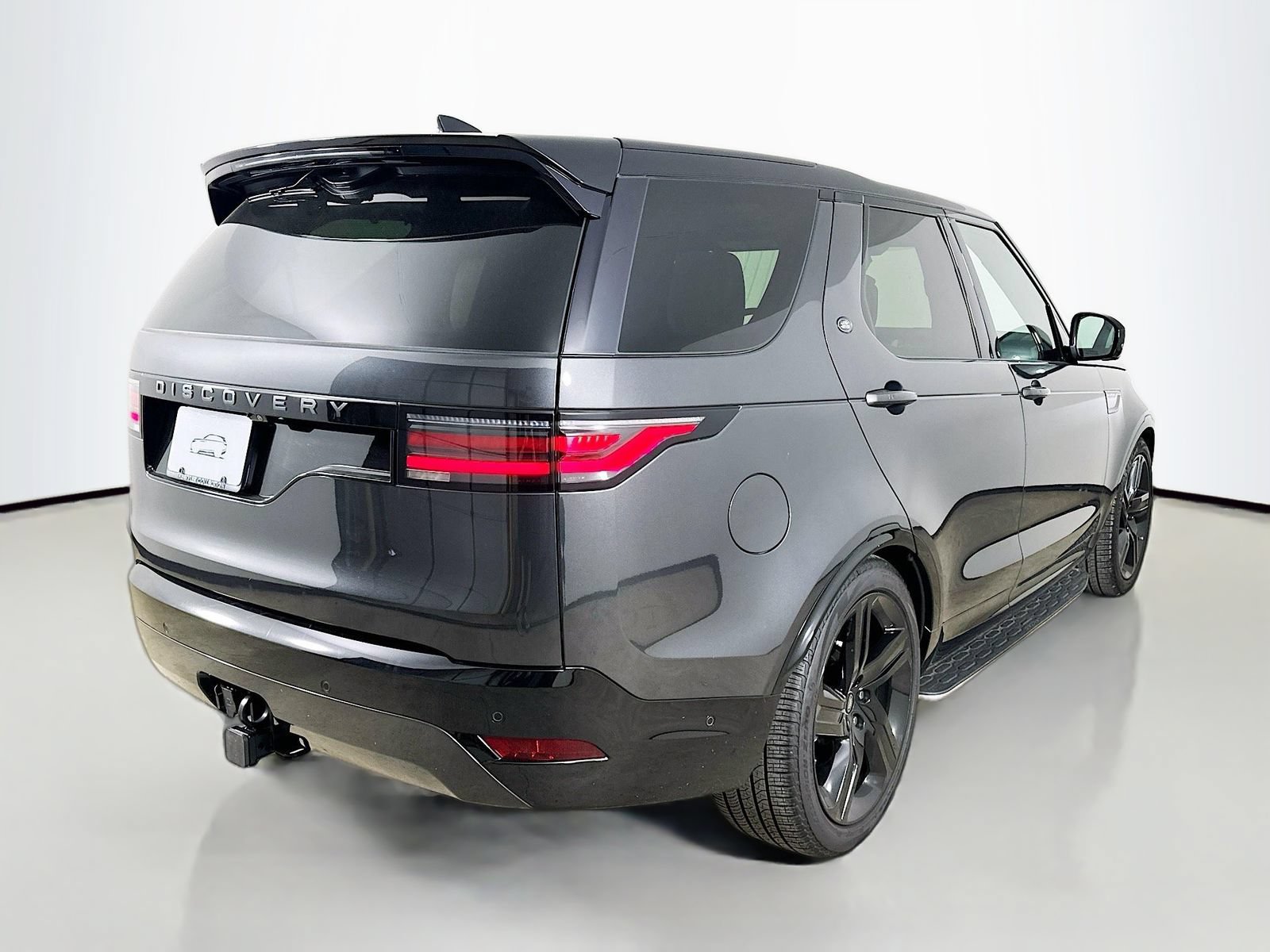 Used 2025 Land Rover Discovery Dynamic SE AWD/4WD image 5