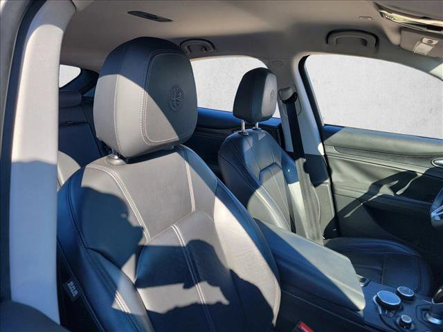 Used 2018 Alfa Romeo Stelvio AWD image 15