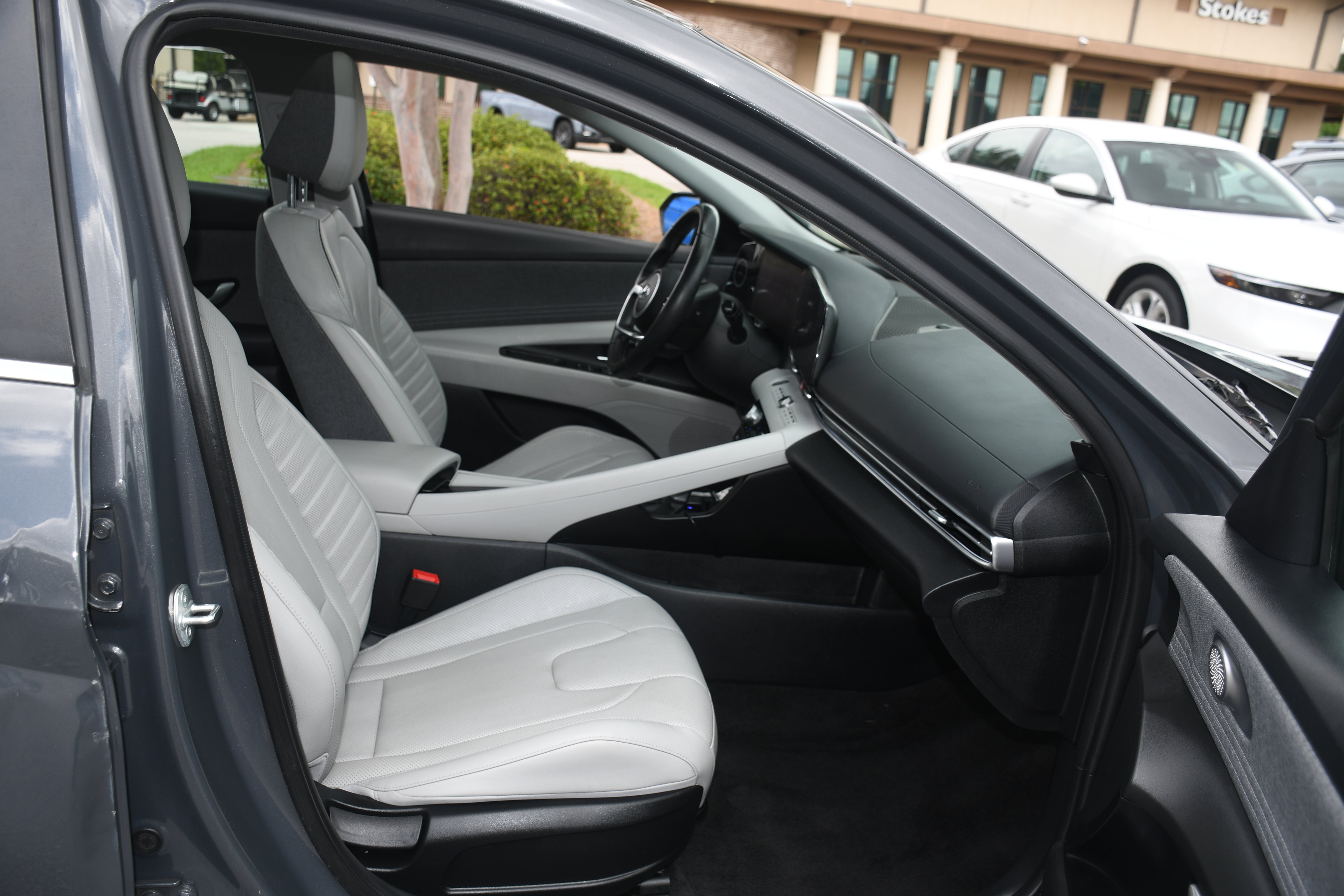 Used 2023 Hyundai Elantra Limited w/ Cargo Package FWD image 21