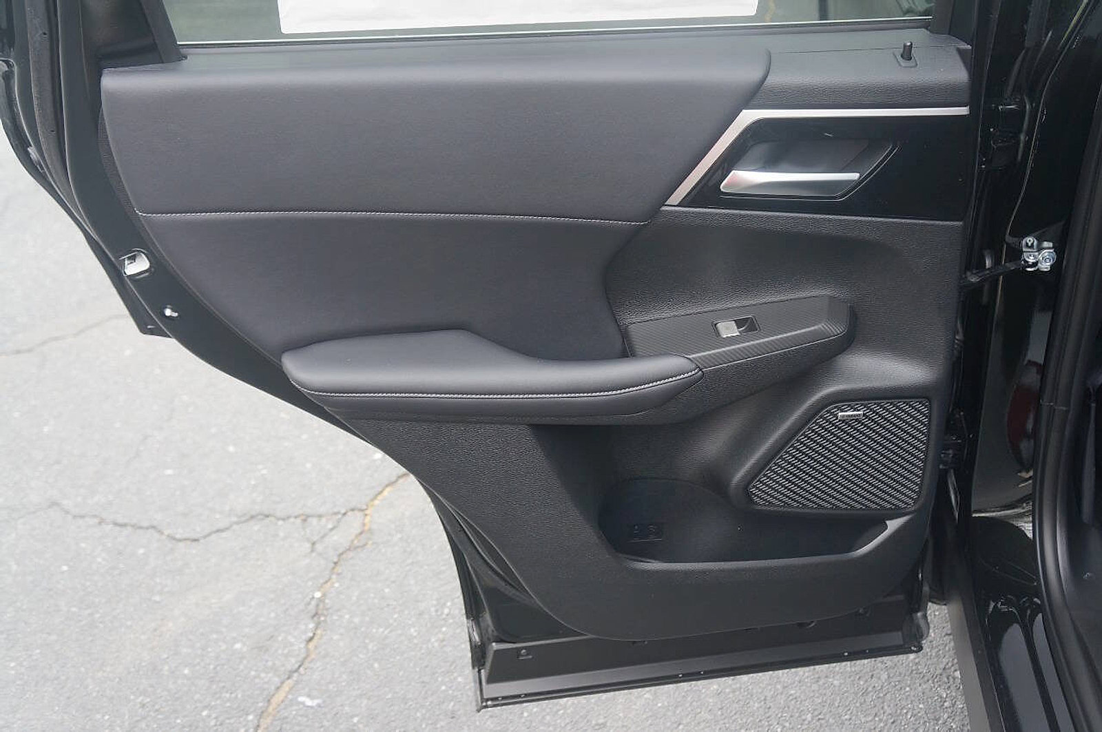 New 2025 Mitsubishi Outlander SE image 16