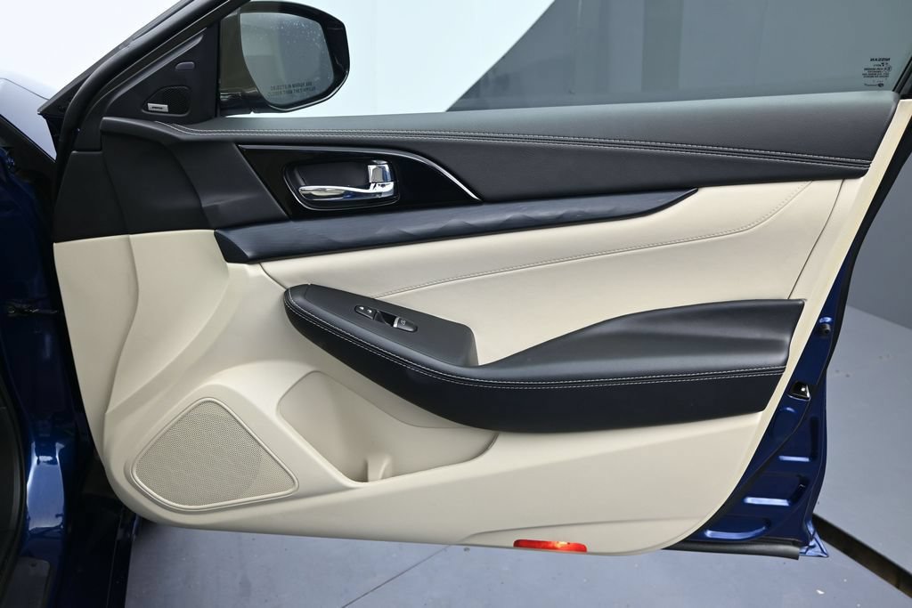 Used 2021 Nissan Maxima Platinum w/ Sport Mat Group FWD image 8