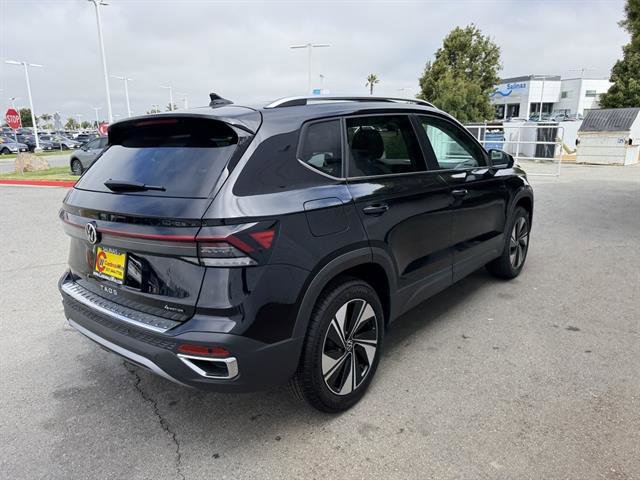 New 2025 Volkswagen Taos SE image 6