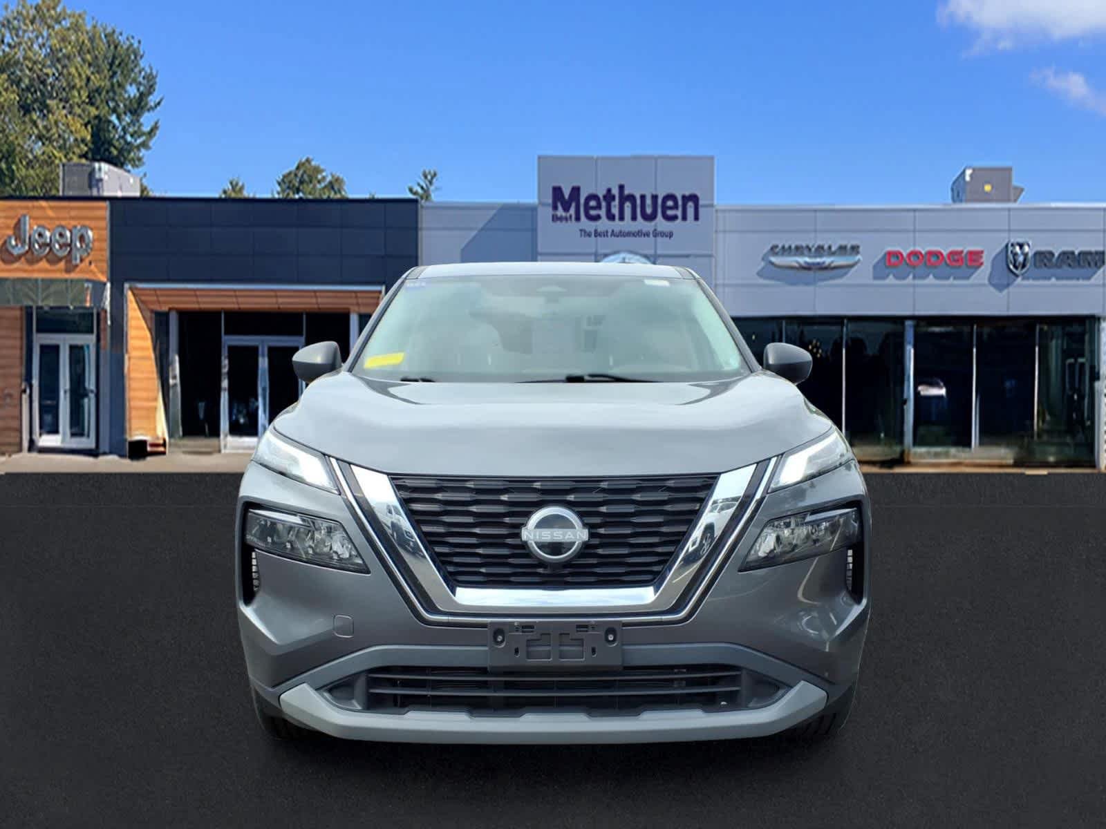 Used 2023 Nissan Rogue S AWD/4WD image 2