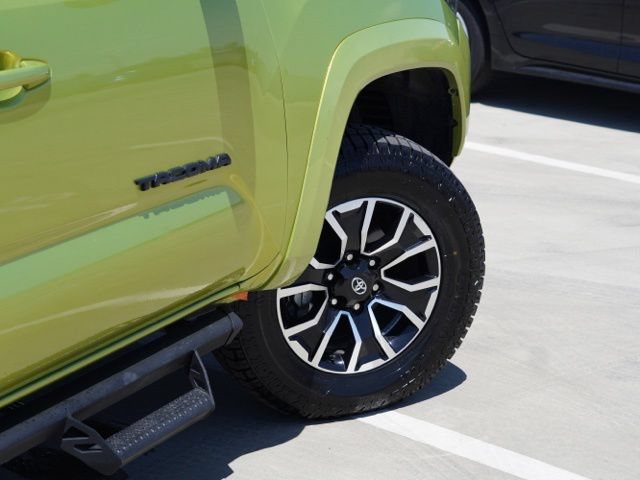 Used 2023 Toyota Tacoma TRD Sport AWD/4WD image 9